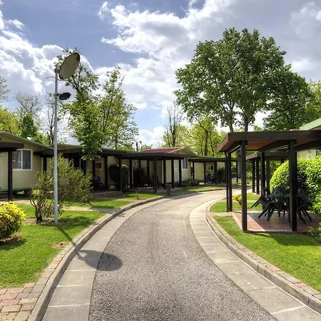 弗莱米尼欧田园小屋花园酒店 营地 4*